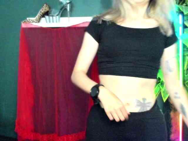 xxHeidiLove webcam