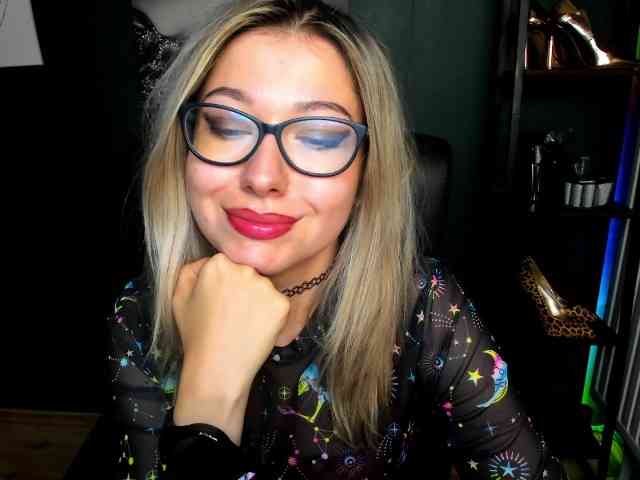 xxHeidiLove webcam