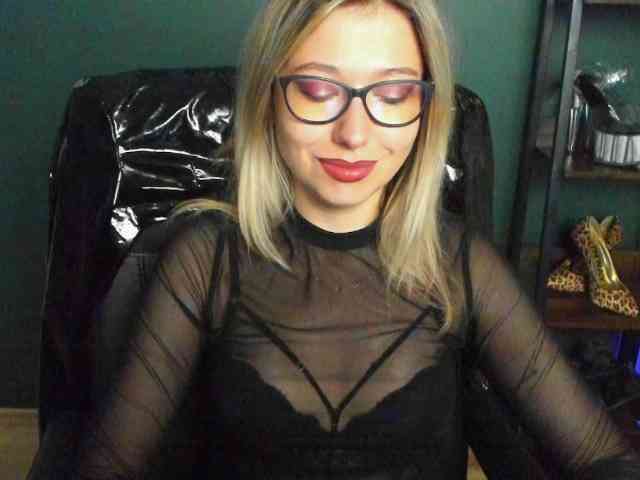 xxHeidiLove webcam