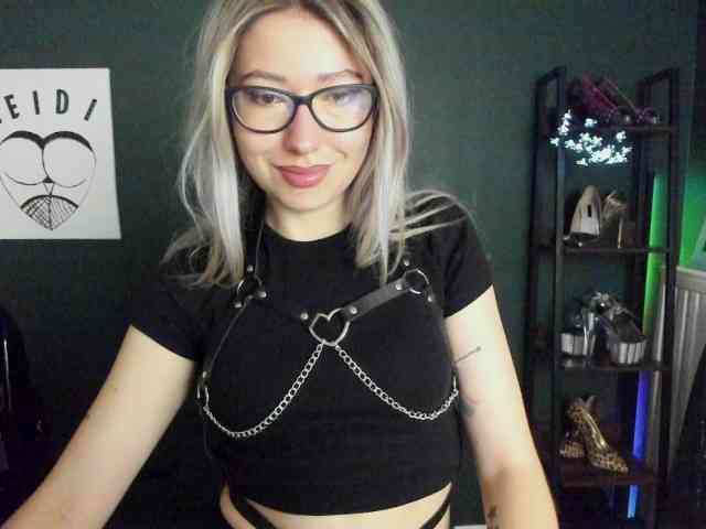 xxHeidiLove webcam