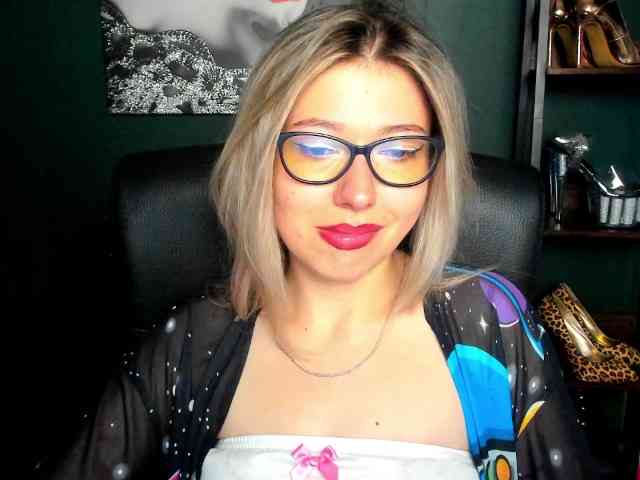 xxHeidiLove webcam