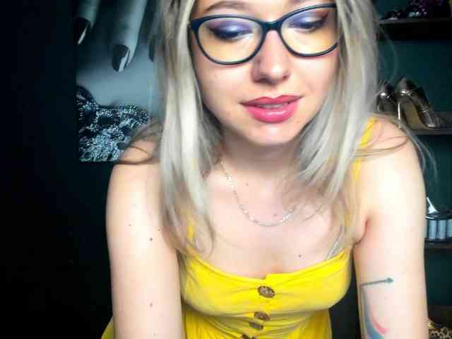 xxHeidiLove webcam