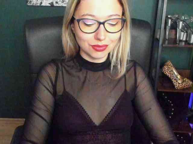 xxHeidiLove webcam