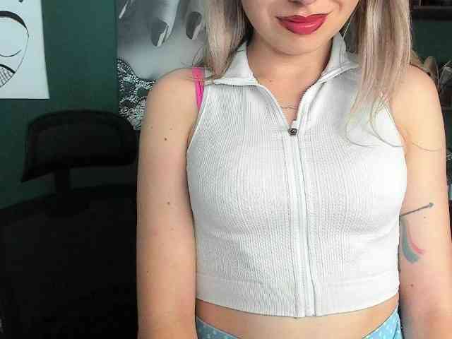 xxHeidiLove webcam