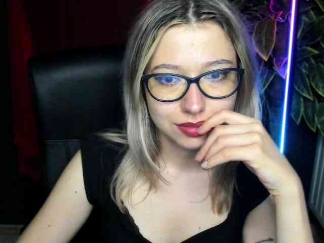 xxHeidiLove webcam