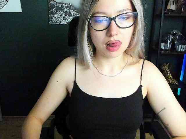 xxHeidiLove webcam