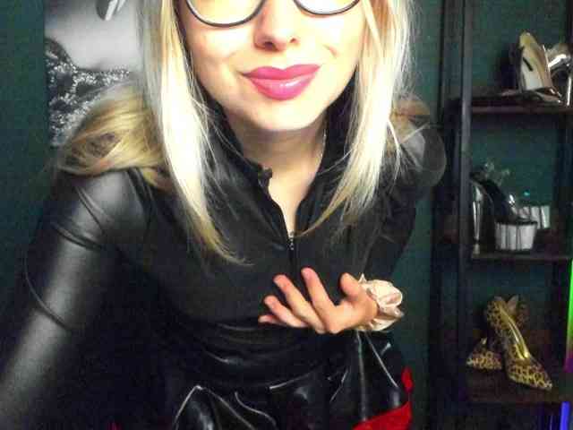 xxHeidiLove webcam
