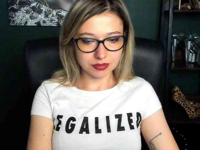 xxHeidiLove webcam