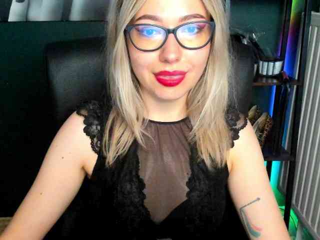 xxHeidiLove webcam
