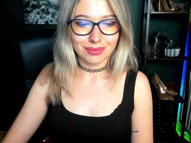 xxHeidiLove webcam
