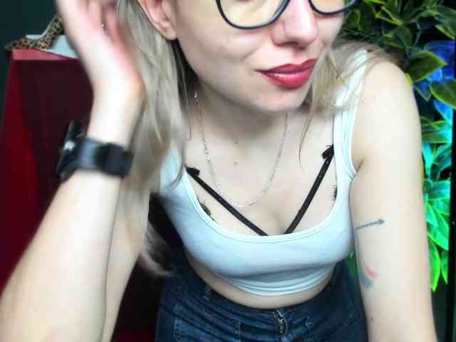 xxHeidiLove webcam