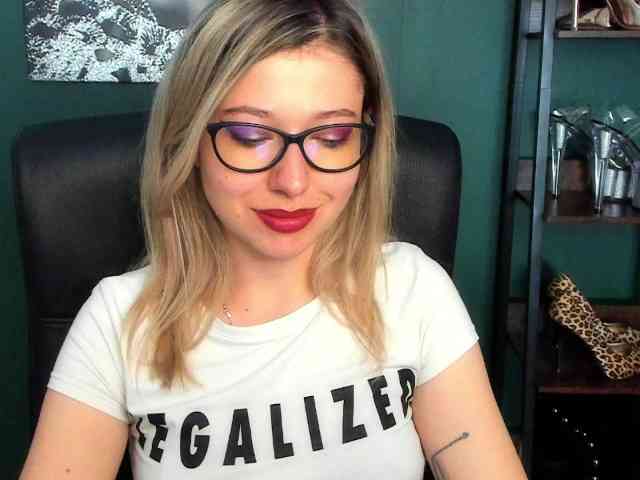 xxHeidiLove webcam