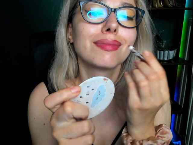xxHeidiLove webcam