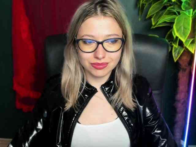 xxHeidiLove webcam
