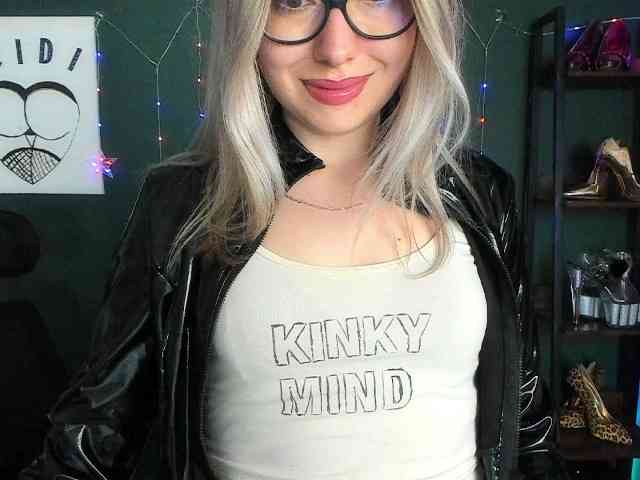 xxHeidiLove webcam