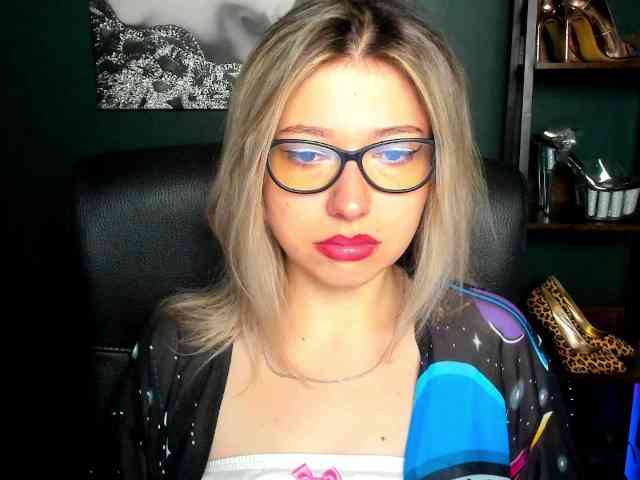 xxHeidiLove webcam