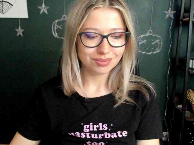 xxHeidiLove webcam