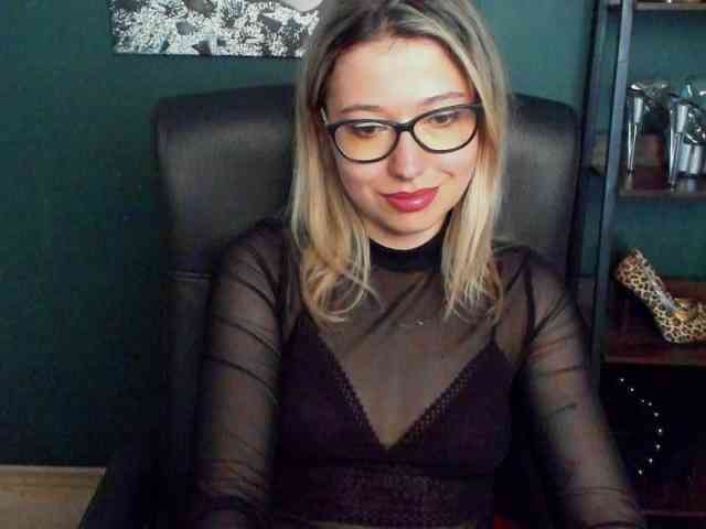 xxHeidiLove webcam