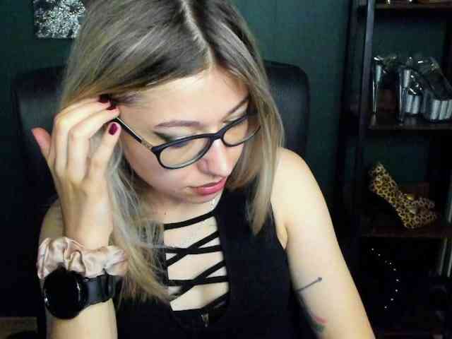 xxHeidiLove webcam