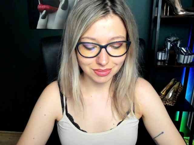 xxHeidiLove webcam