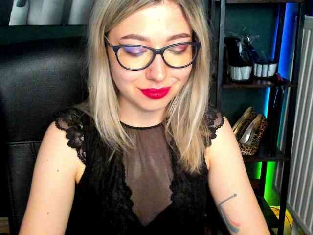 xxHeidiLove webcam