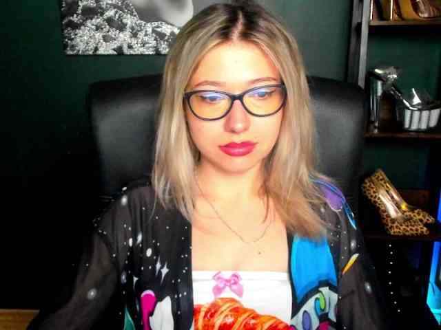xxHeidiLove webcam