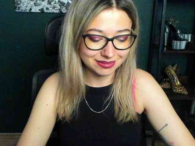 xxHeidiLove webcam