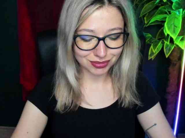 xxHeidiLove webcam