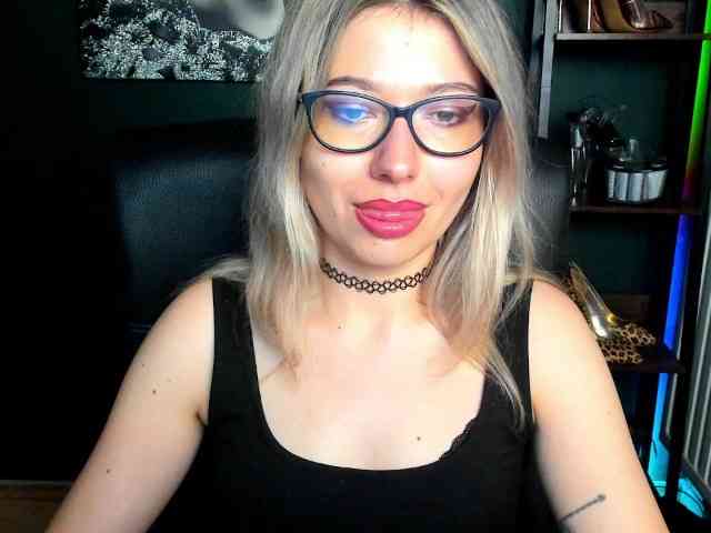 xxHeidiLove webcam