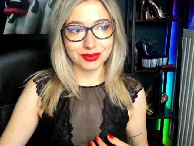 xxHeidiLove webcam