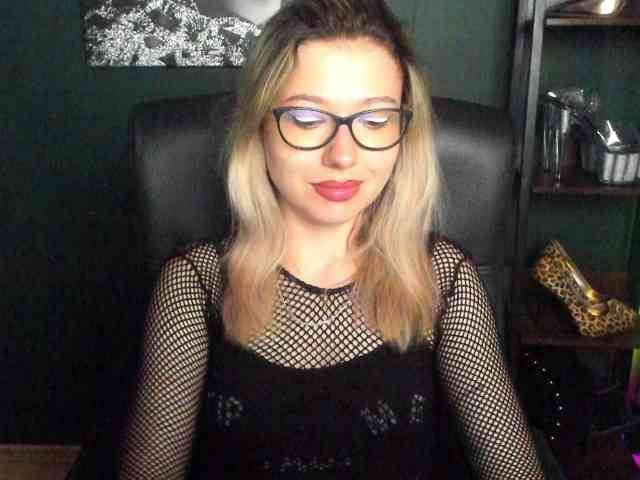 xxHeidiLove webcam