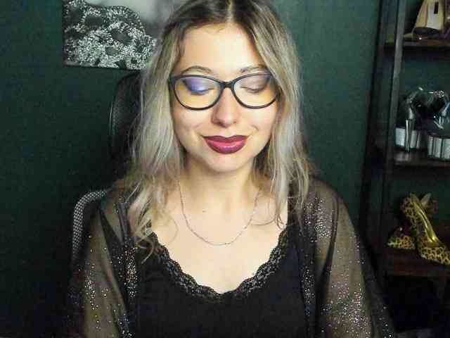 xxHeidiLove webcam