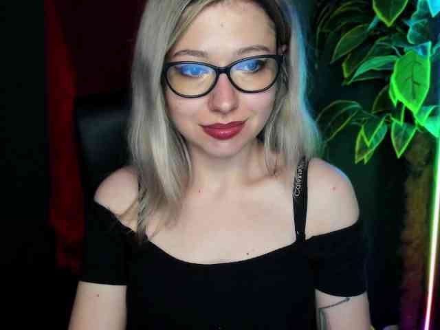 xxHeidiLove webcam