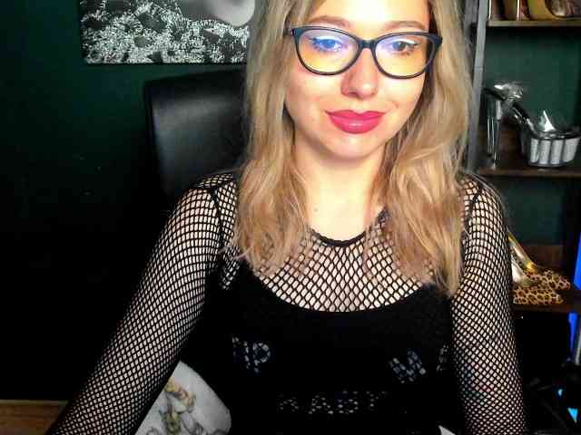 xxHeidiLove webcam