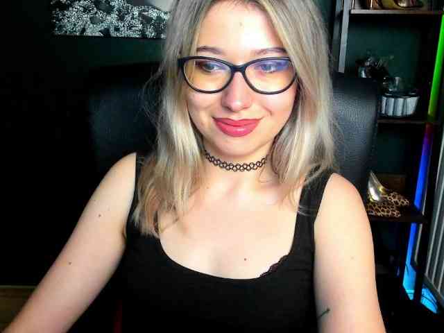 xxHeidiLove webcam