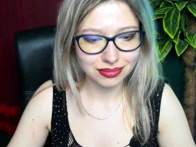 xxHeidiLove webcam