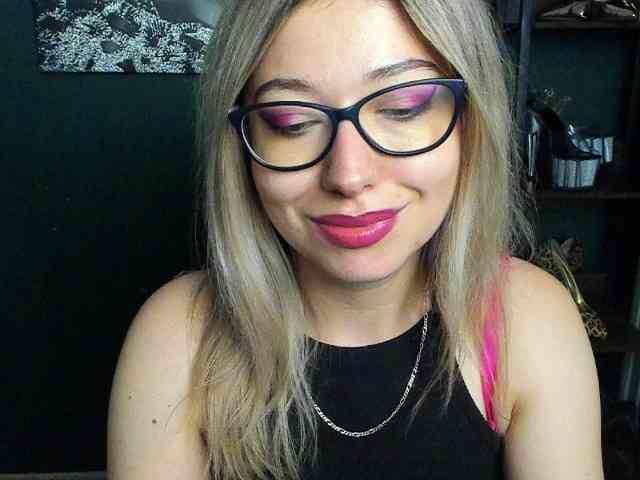 xxHeidiLove webcam