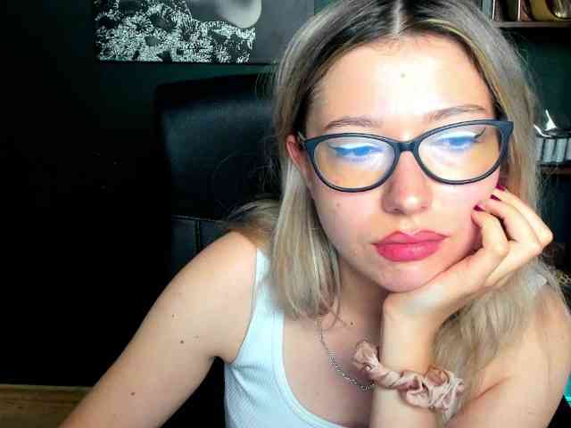 xxHeidiLove webcam