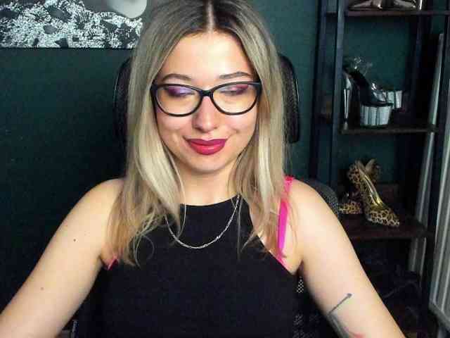xxHeidiLove webcam