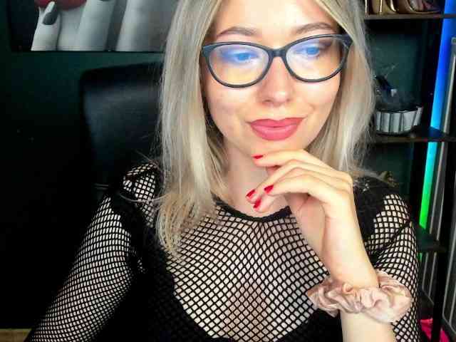 xxHeidiLove webcam