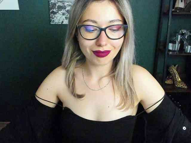 xxHeidiLove webcam
