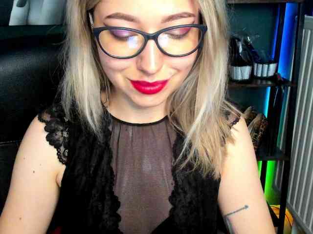 xxHeidiLove webcam