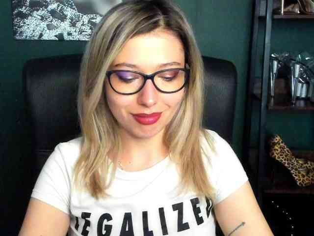 xxHeidiLove webcam