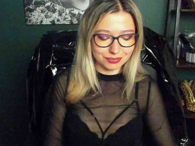 xxHeidiLove webcam