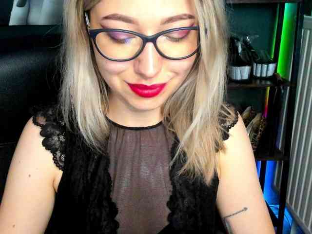 xxHeidiLove webcam