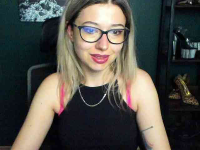 xxHeidiLove webcam