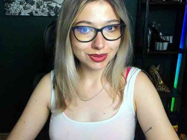 xxHeidiLove webcam