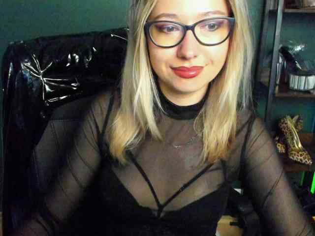 xxHeidiLove webcam