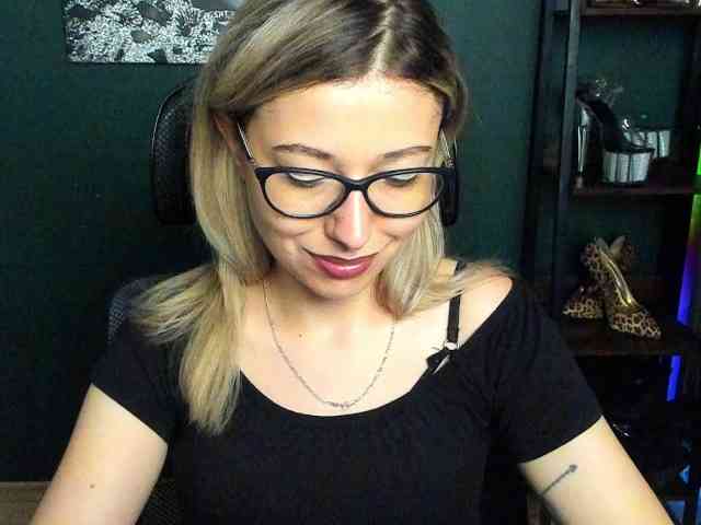 xxHeidiLove webcam