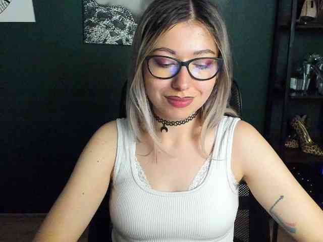xxHeidiLove webcam
